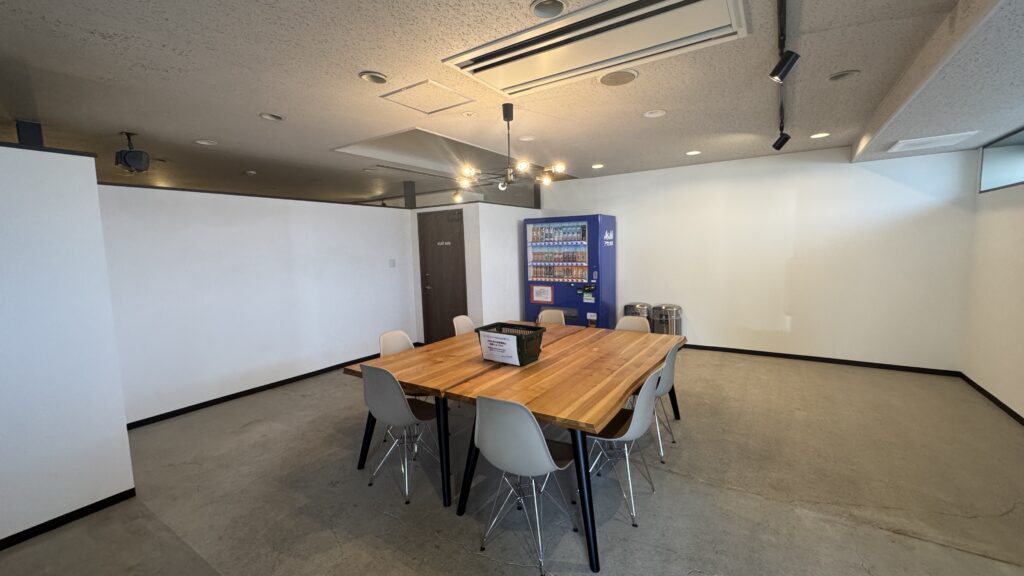 コインランドリー横の休憩スペース